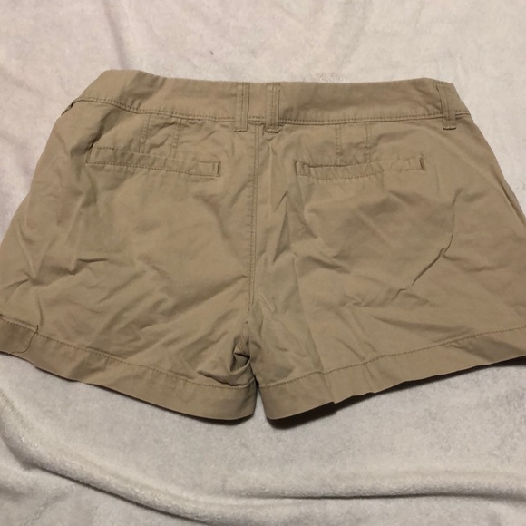 beige shorts - Picture 3 of 3